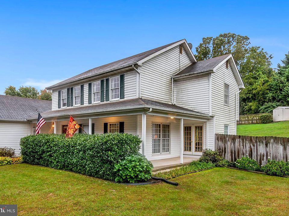 1st image of 300 Shady Pond Dr