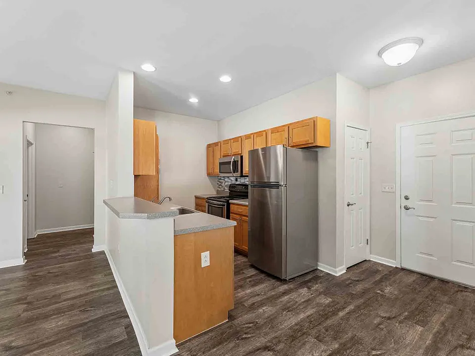 Saratoga Crossing Apartments & Townhomes