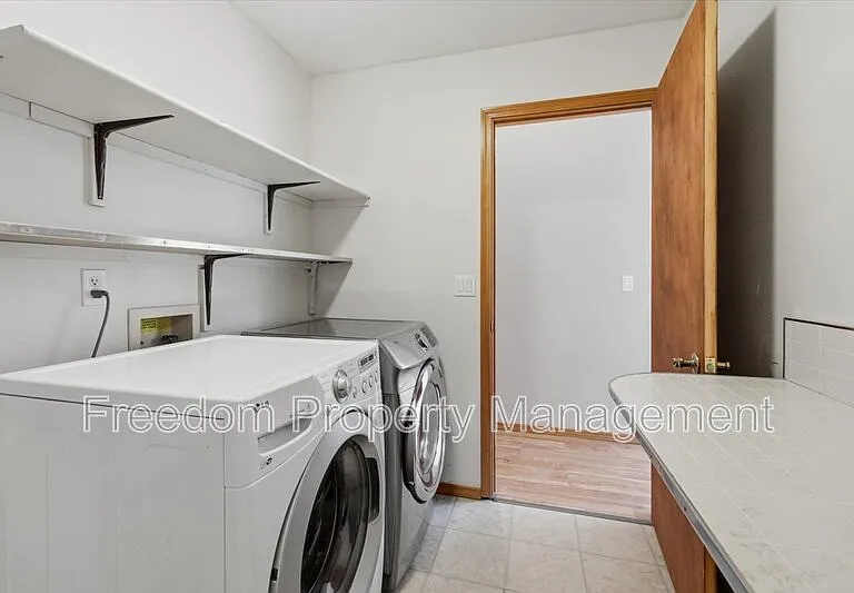 6127 N Portsmouth Ave — Photo 9