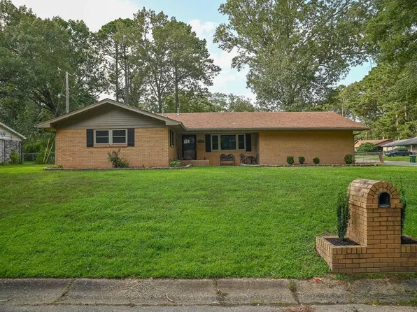 7400 Vega Dr, Little Rock, AR 72209