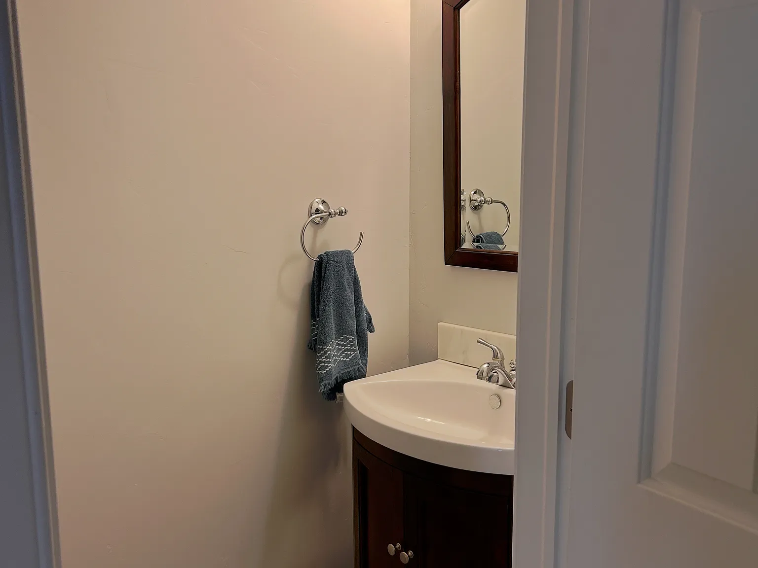 3 bed, 2.5 bath, 2928 sqft, $2,500 — Photo 2