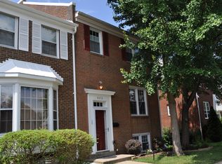 8070 Powderbrook Ln, Springfield, VA 22153