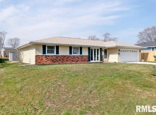104 Cobblestone Ln, East Peoria, IL 61611