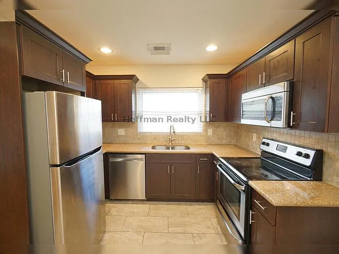3 bed, 2.0 bath, 1079 sqft, $2,400 — Photo 2