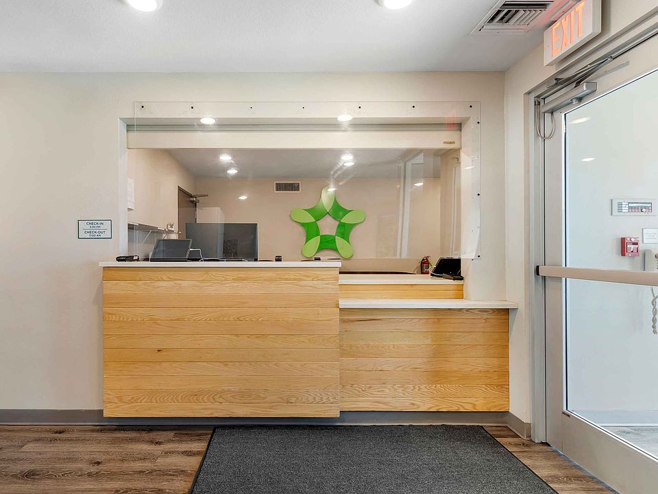 Lobby and Guest Check-in