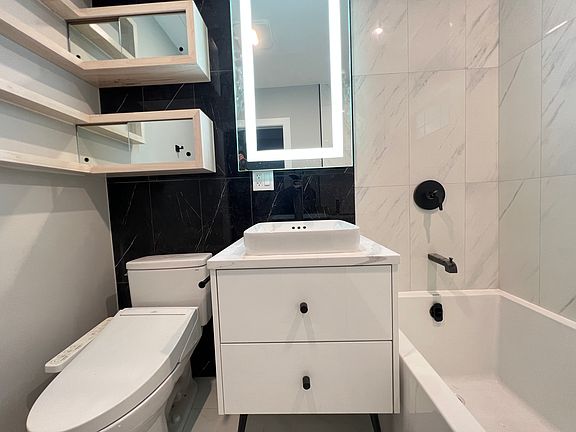 3rd image of 1826 W Evergreen Ave #3