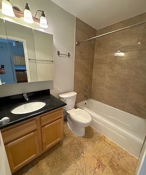 525 W Hawthorne Pl #1907 — Photo 10
