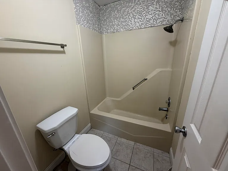 2032 Waterfront Dr N #D — Photo 20