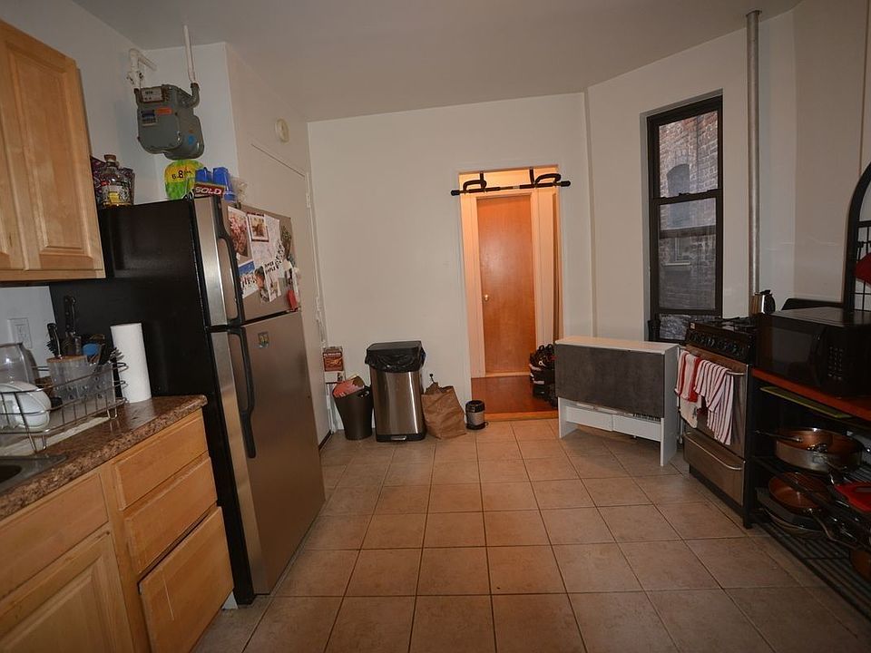 2nd image of 519 W 48th St #14A