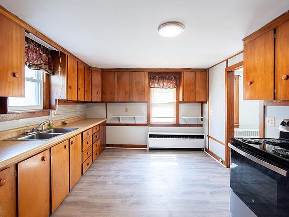 2nd image of 3 Plum Ave #Basement
