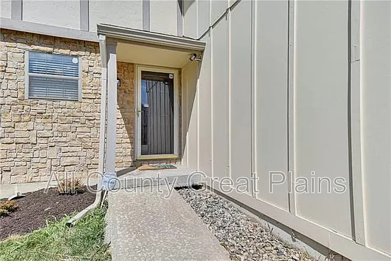 13330 Walnut St