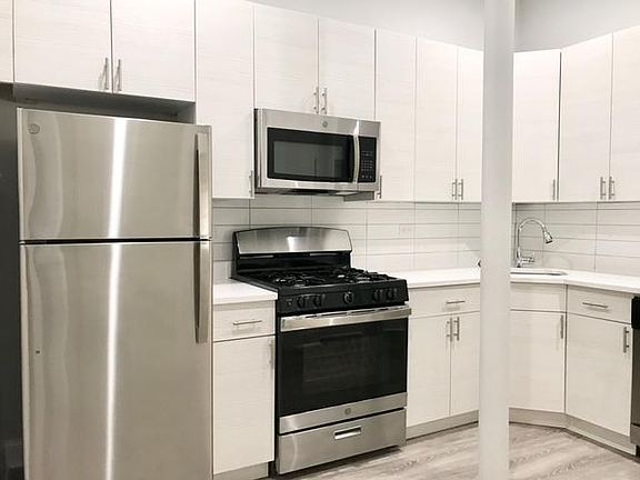 3rd image of 3547 W Cortland St