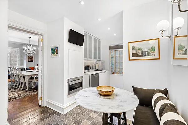 Sold by Compass | media 18