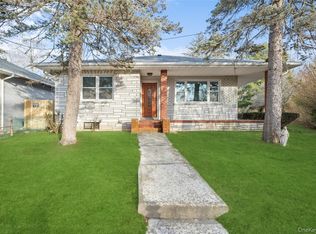 200 N Side Road, Wading River, NY 11792