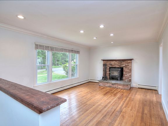 2nd image of 350 Bennetts Farm Rd