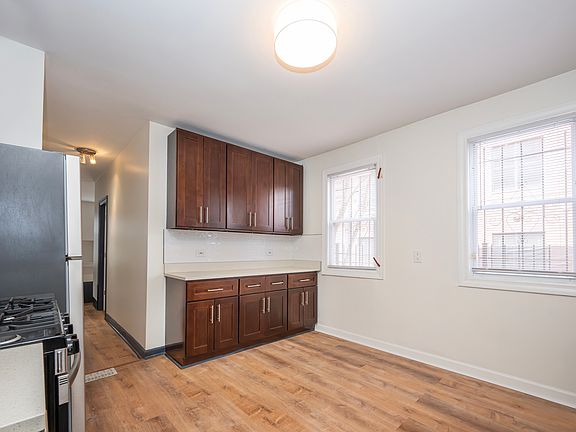 4th image of 1437 N Wicker Park Ave APT 1