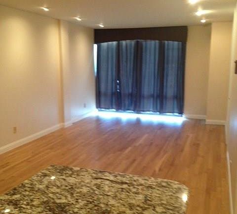 2nd image of 3000 Farnam St #S8d