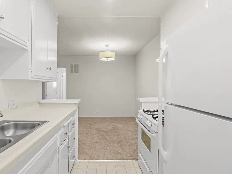 1226 McClellan Dr #12 — Photo 14