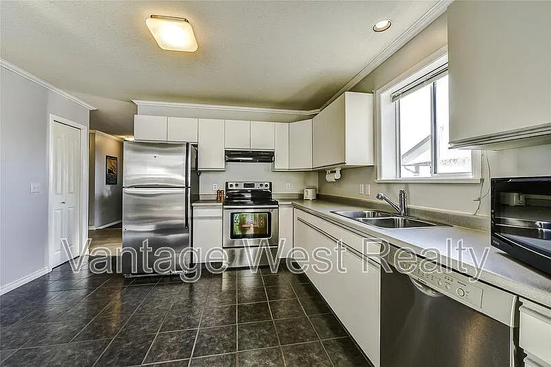 3 bed, 2.0 bath, 1500 sqft, $2,600 — Photo 2