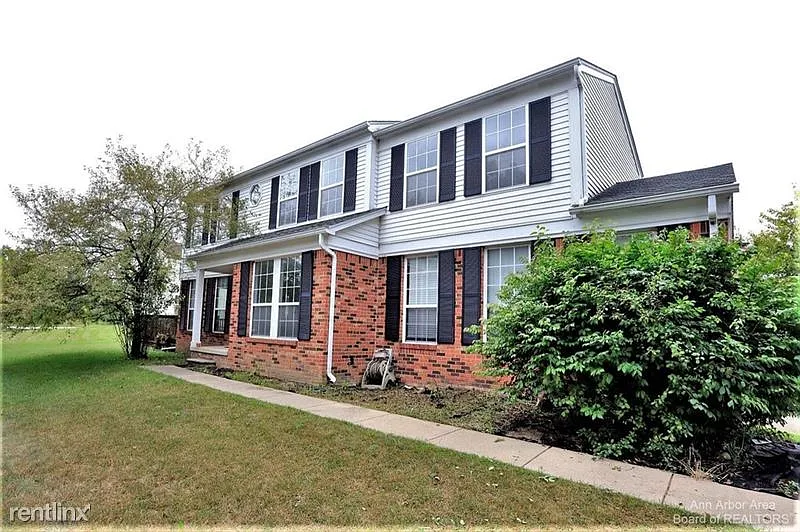 Building Photo - 3268 Monument Dr