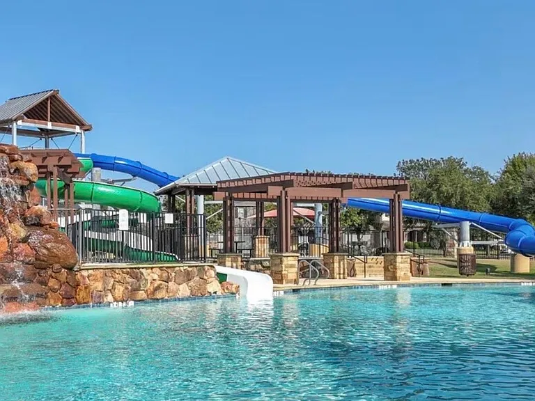 305 Rustic Oak Ln — Photo 16