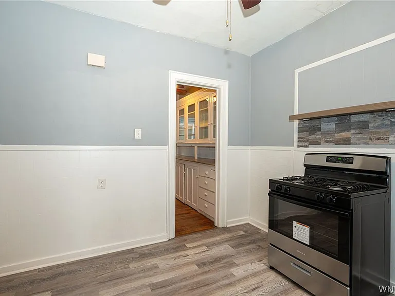 11 Hoyt St — Photo 31