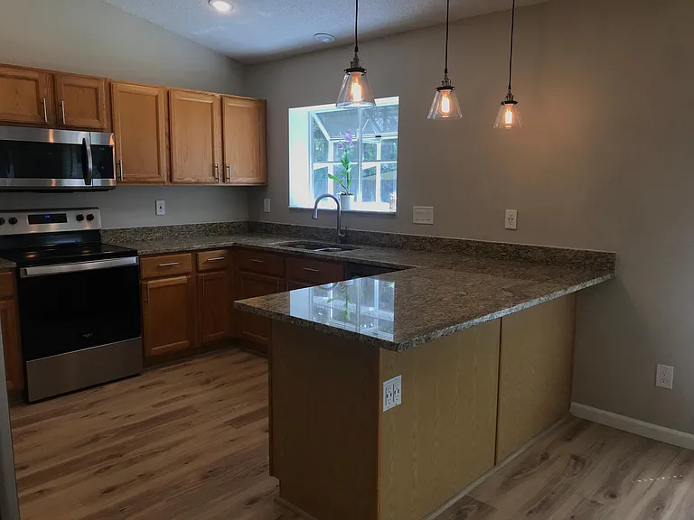 760 Riviera Dr NE — Photo 5