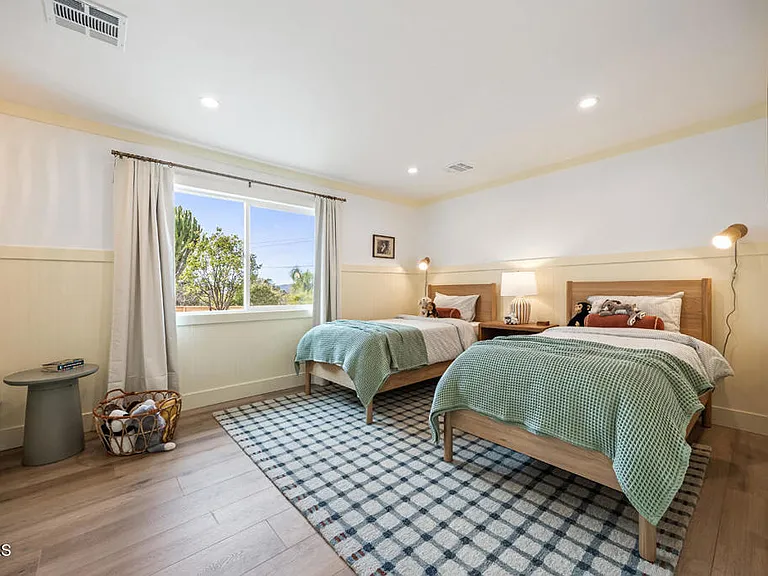 107 Alto Dr — Photo 22