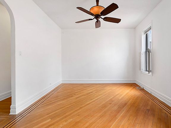 3rd image of 4410 Cayuga Ave APT 6A