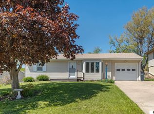 422 W West Plains Rd, Gretna, NE 68028