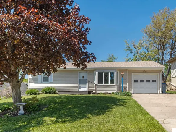 422 W West Plains Rd, Gretna, NE 68028