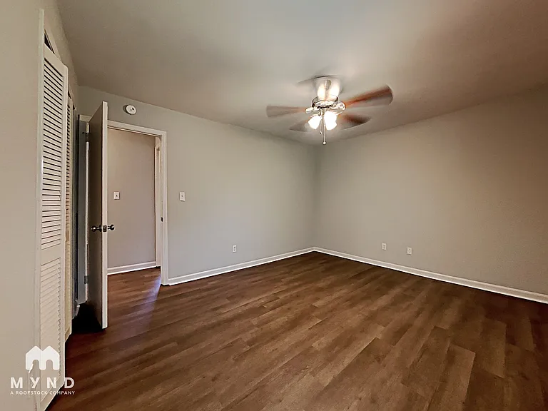 2624 Garry St — Photo 8