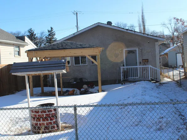 11927 96th St NW, Edmonton, AB T5G 1V6