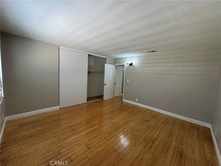 4037 S Ellesford Ave — Photo 13