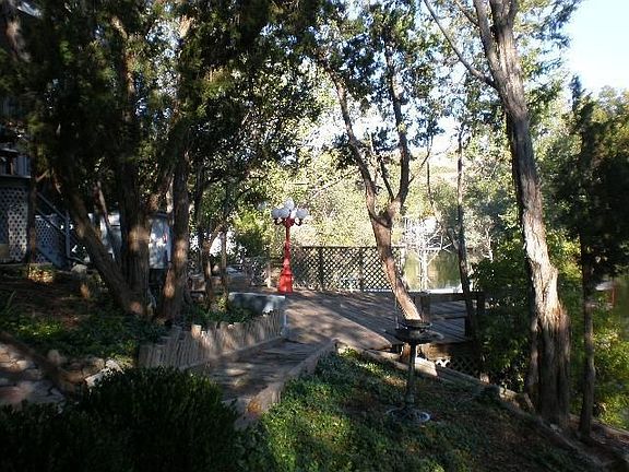 5th image of 403 S Shore Dr