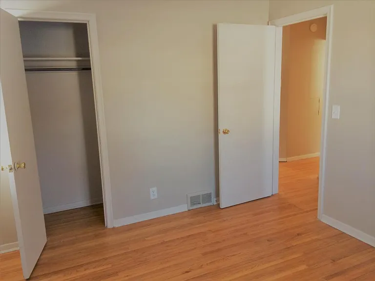 bdrm entry & closet