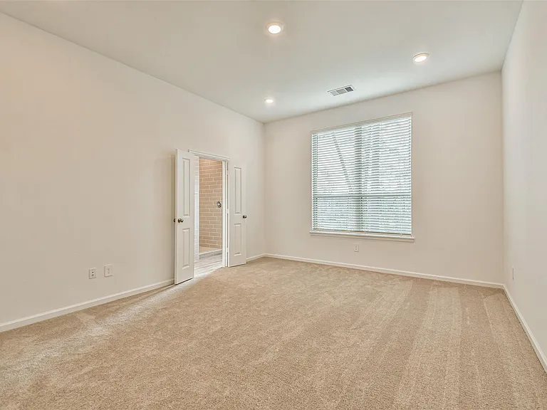 678 Royal Arch — Photo 22