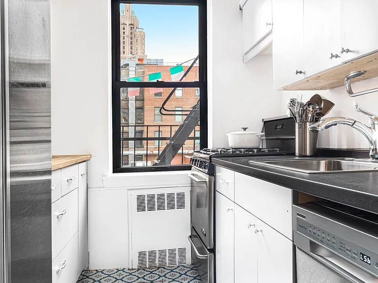 50-54 E 8th St #5T — Photo 7