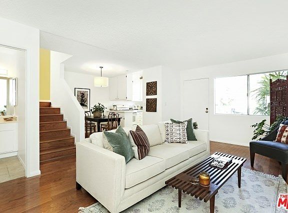 4th image of 826 E Garfield Ave