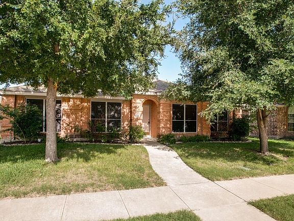 2nd image of 3909 Pinetree Dr