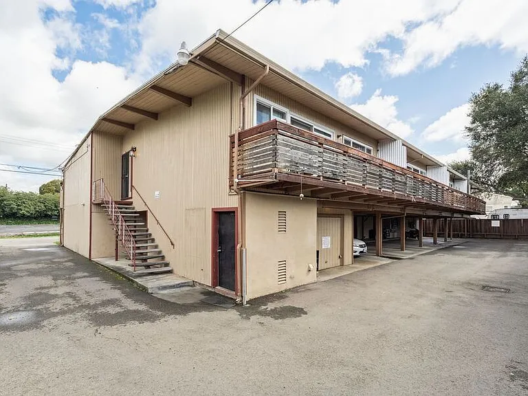 22555 Linden St #12 — Photo 41