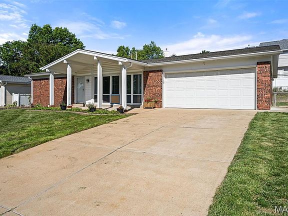 2nd image of 4801 Langtree Dr