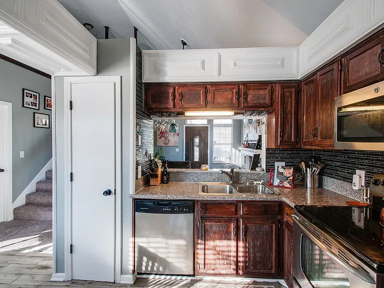 5807 Avalon Ct — Photo 7