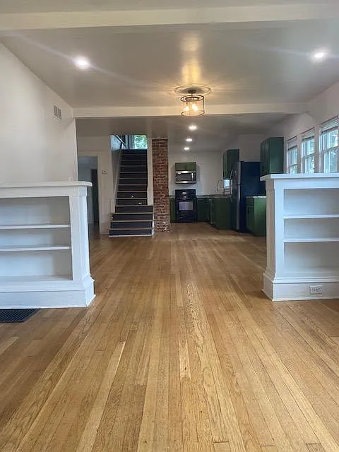 5 bed, 2.5 bath, $3,400 — Photo 2
