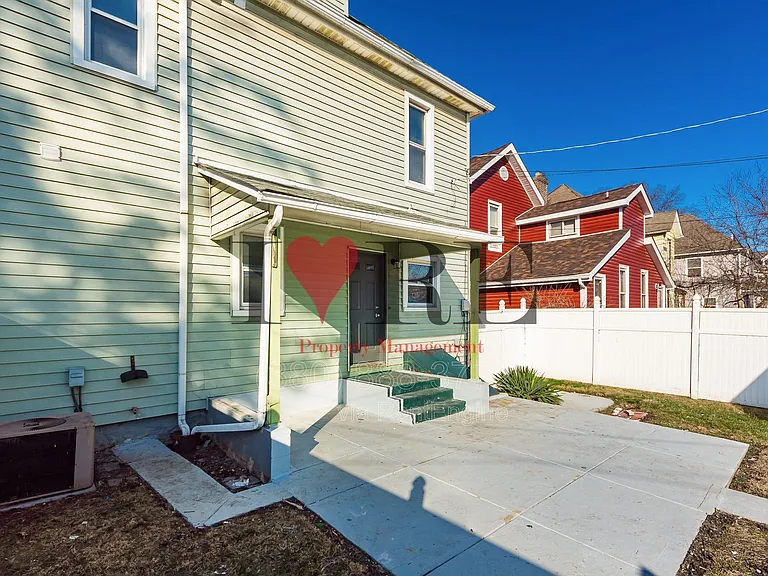 158 Dakota Ave — Photo 5