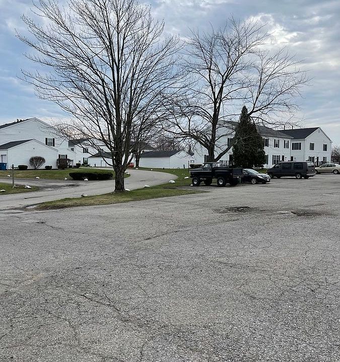 1st image of 6 Revere Ln