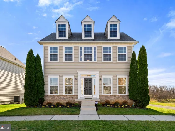 231 Colonial Dr, Charles Town, WV 25414