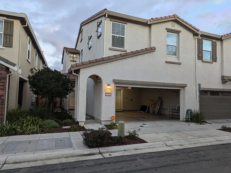 1644 Union Ln — Photo 1