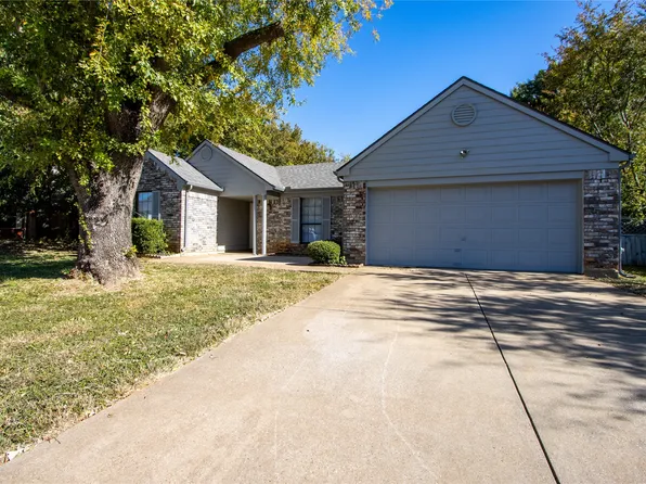 2701 Fountainview Dr, Corinth, TX 76210