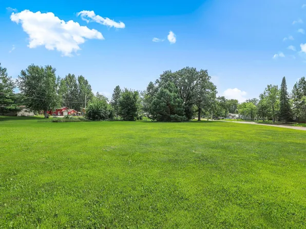 605 8th St SW, Little Falls, MN 56345